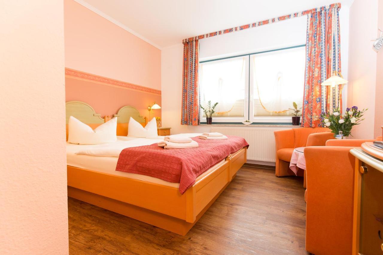 Hotel Garni Am Deich Цингст Экстерьер фото