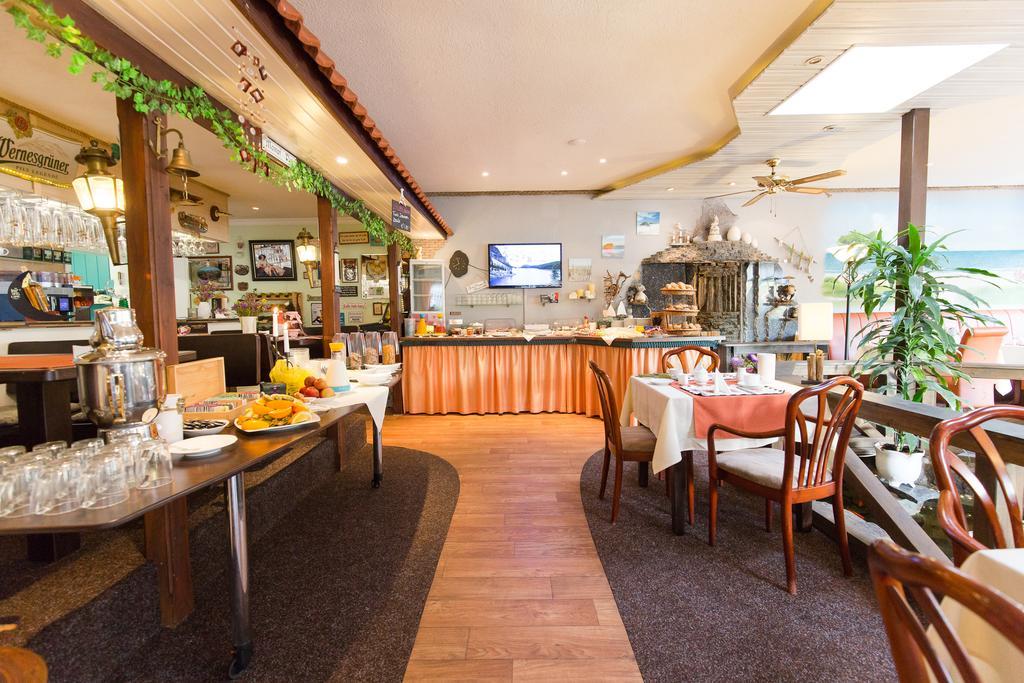 Hotel Garni Am Deich Цингст Экстерьер фото