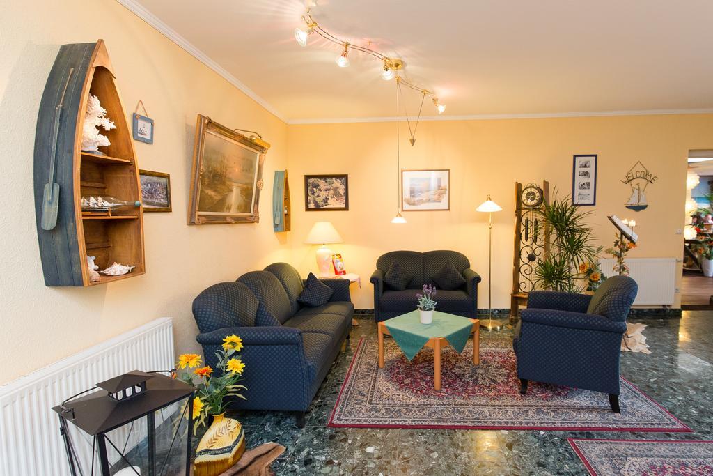 Hotel Garni Am Deich Цингст Экстерьер фото