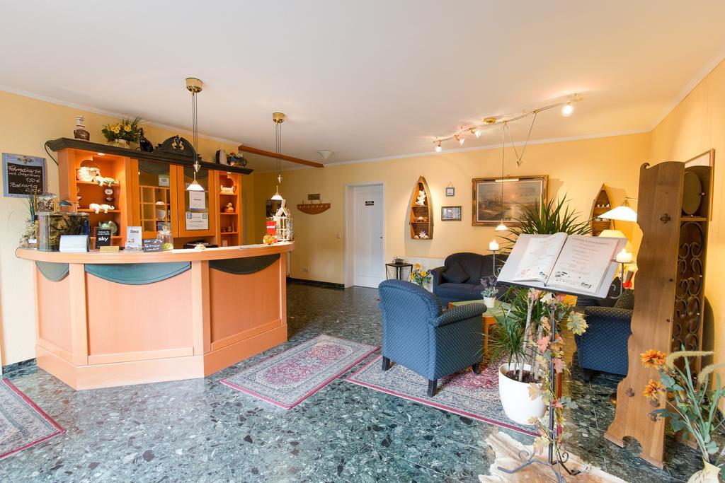 Hotel Garni Am Deich Цингст Экстерьер фото