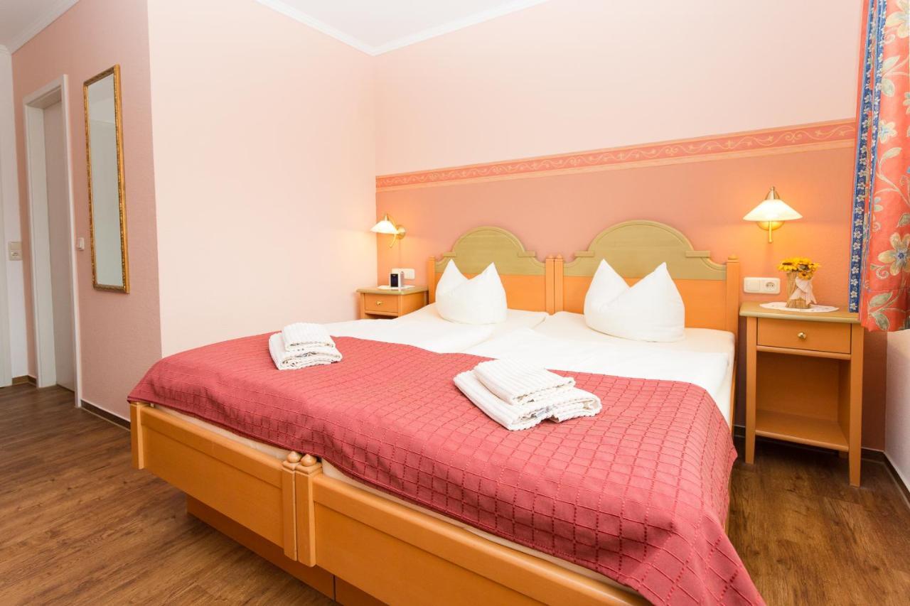 Hotel Garni Am Deich Цингст Экстерьер фото